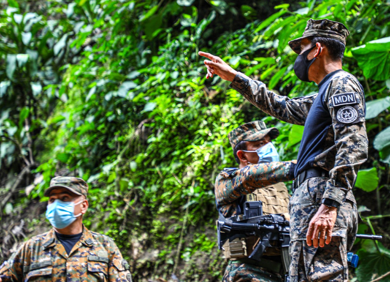 Ministro Merino coordina remoción de escombros en bóveda que recorre zona de deslave en Nejapa ministro-merino-coordina-remocion-de-escombros-en-boveda-que-recorre-zona-de-deslave-en-nejapa